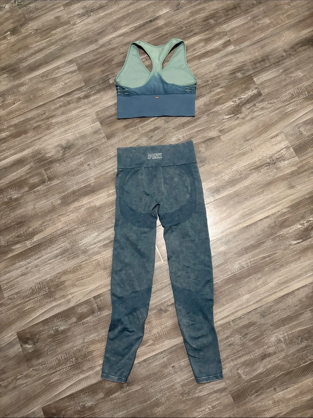 PINK Victoria's Secret Teal Ombre Sports Bra & Slate Blue Leggings - Picture 2 of 4